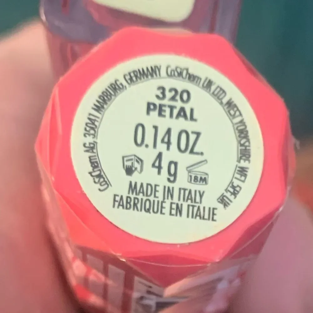 Milani Matte lipstick Pink 320 Petal